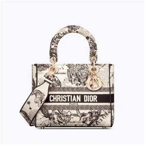 The Everlasting Appeal of Dior’s Statement Bags 